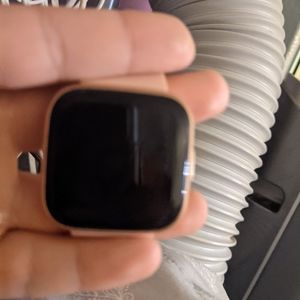 Rose Gold - Fitbit Versa 2